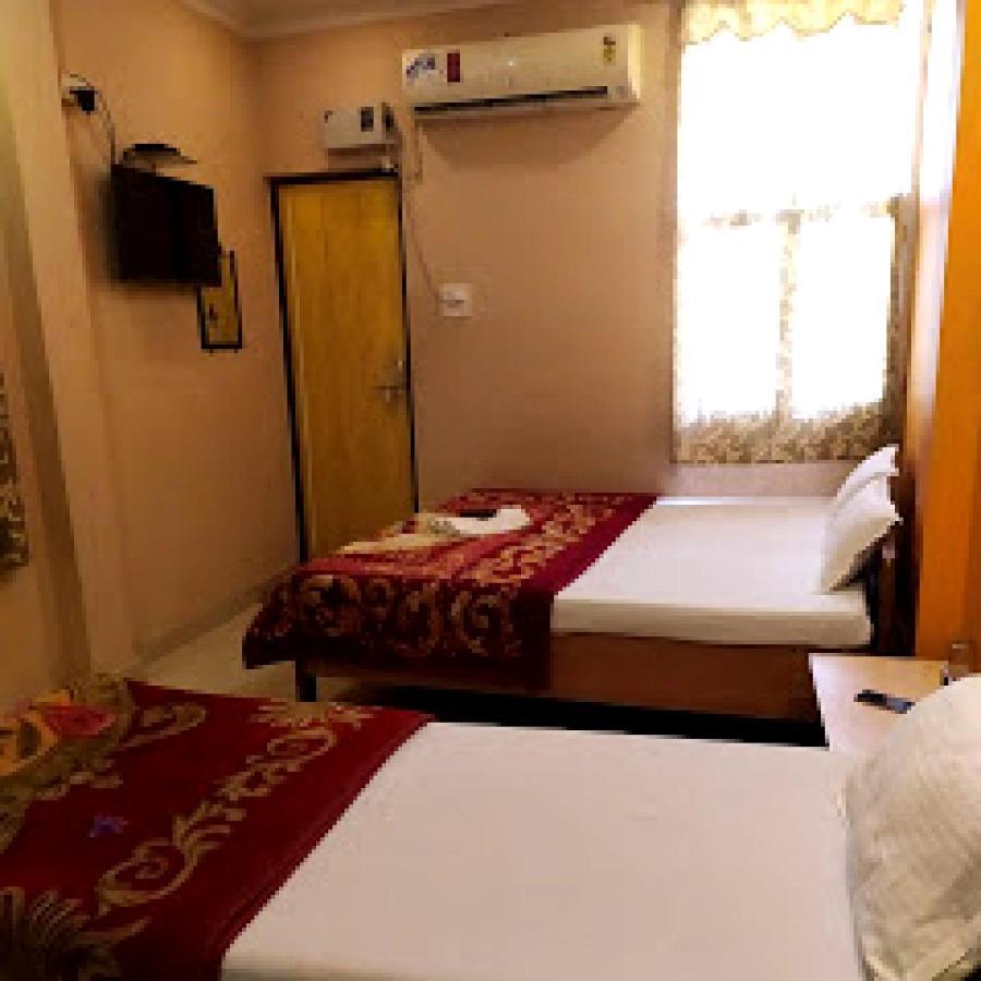 Hotel Aakash Ganga Varanasi Exterior photo