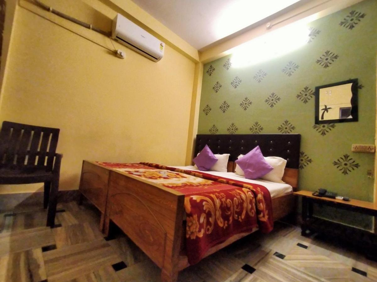 Hotel Aakash Ganga Varanasi Exterior photo