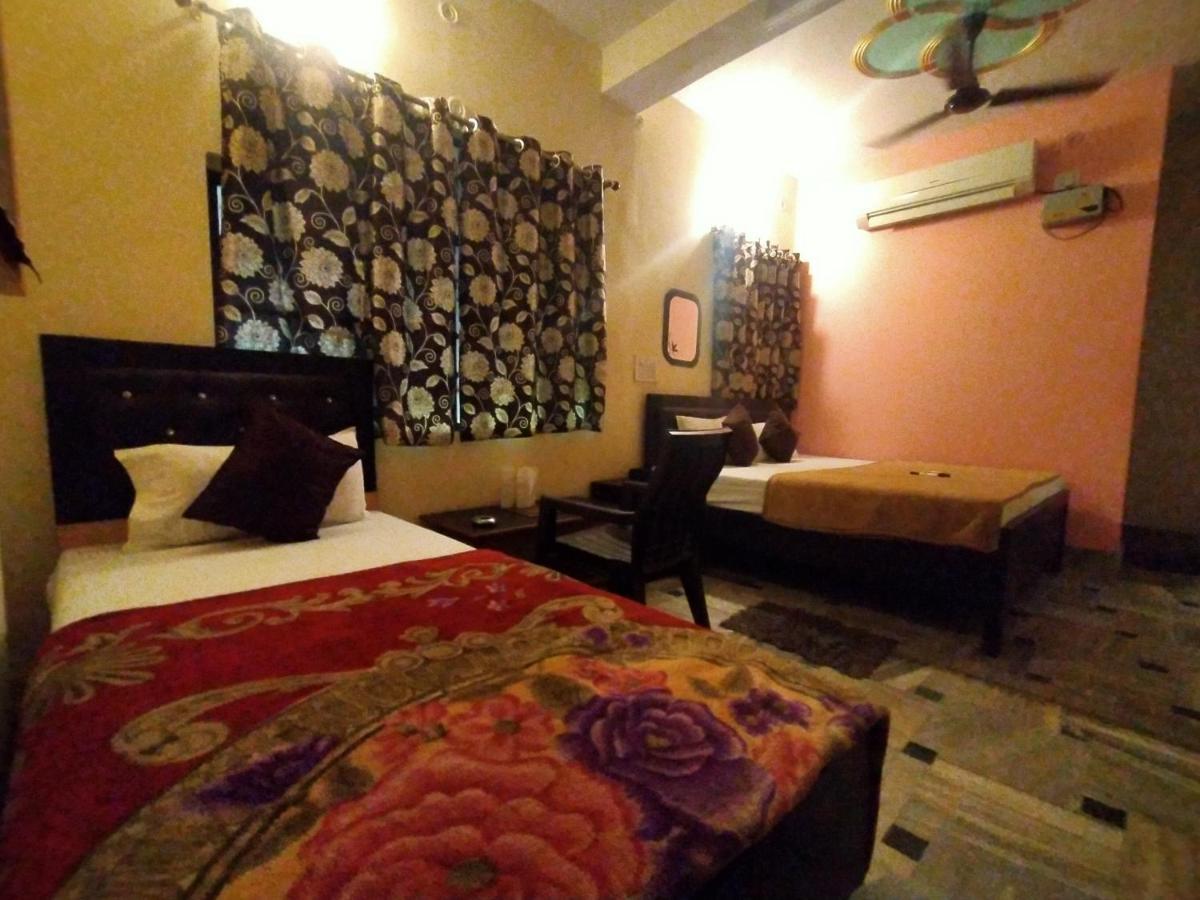 Hotel Aakash Ganga Varanasi Exterior photo