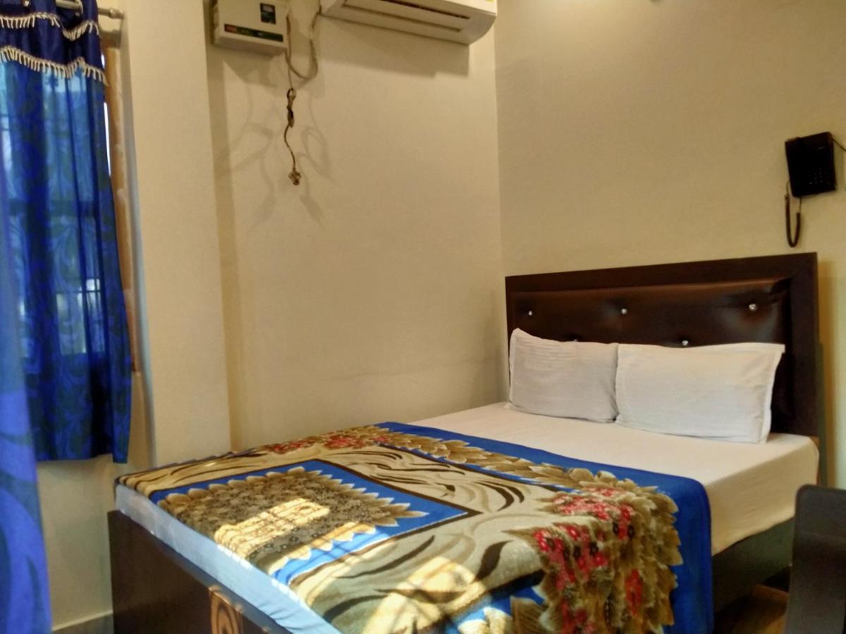Hotel Aakash Ganga Varanasi Exterior photo