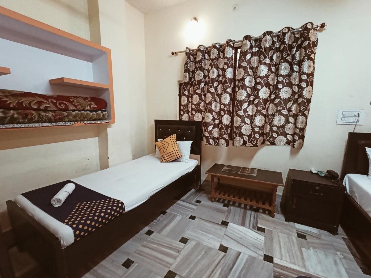 Hotel Aakash Ganga Varanasi Exterior photo