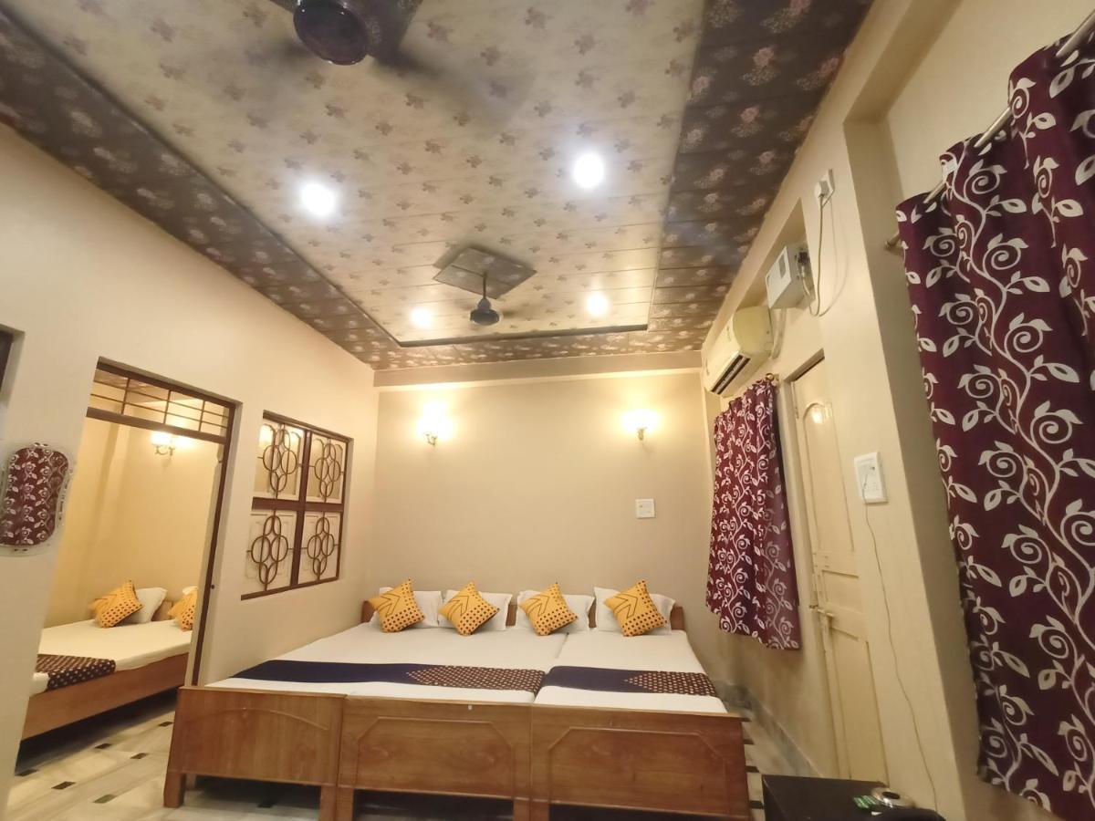 Hotel Aakash Ganga Varanasi Exterior photo